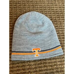 🧡University of Tennessee knit beanie by captivating. Volunteers. OSFM. EUC!🧡